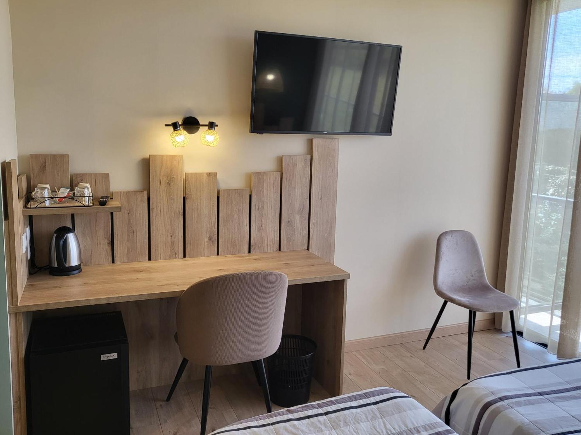 Logis Le Cadusia Hotel Chaource Kültér fotó