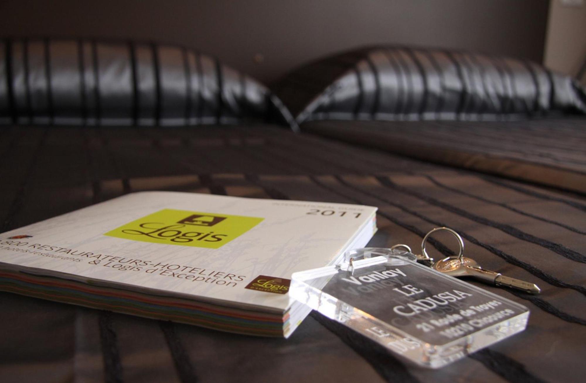 Logis Le Cadusia Hotel Chaource Kültér fotó