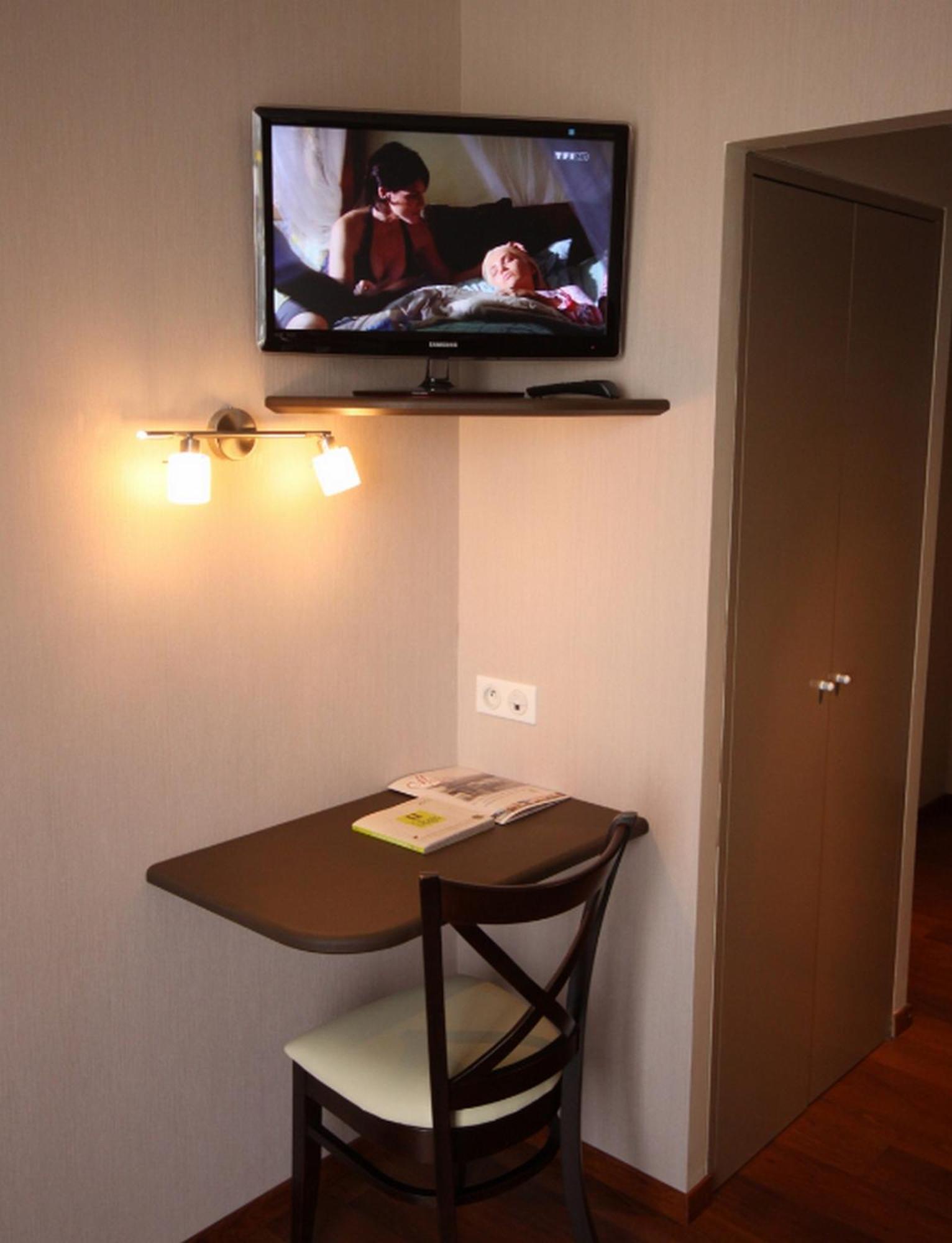 Logis Le Cadusia Hotel Chaource Kültér fotó