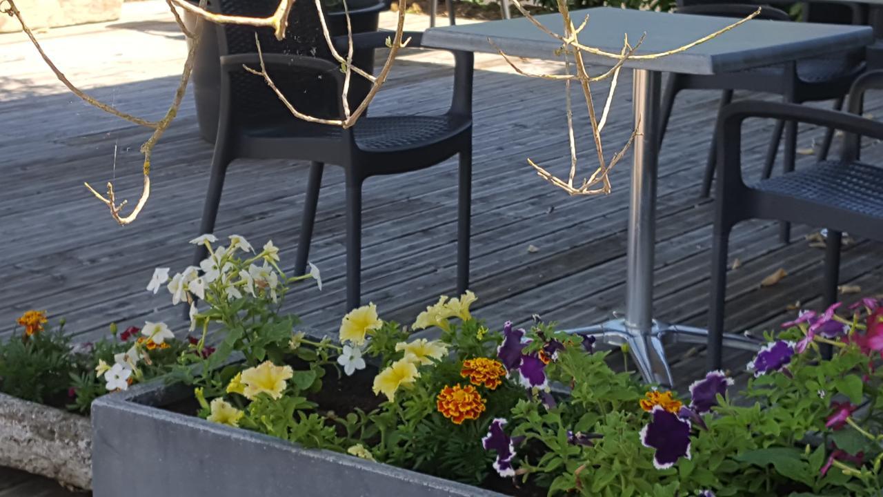 Logis Le Cadusia Hotel Chaource Kültér fotó