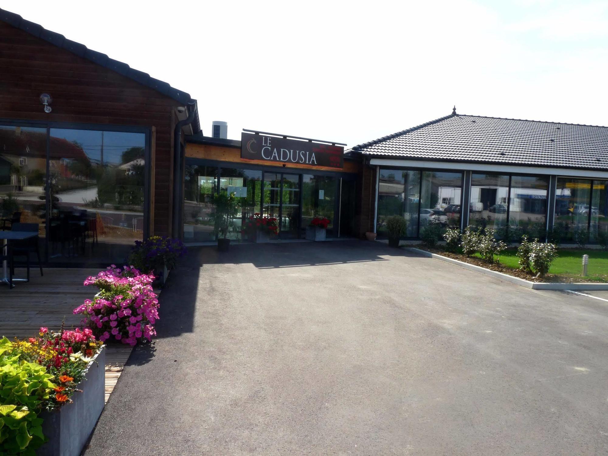 Logis Le Cadusia Hotel Chaource Kültér fotó