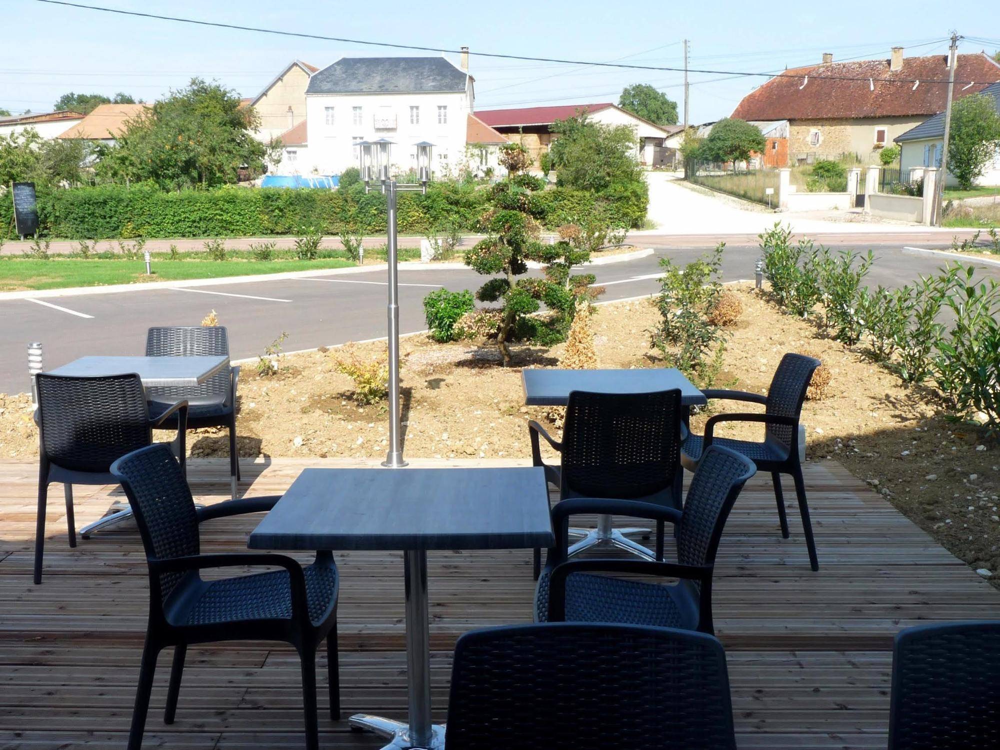 Logis Le Cadusia Hotel Chaource Kültér fotó